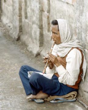 Homme joueur de flûte